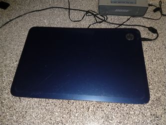 Hp laptop con música mixes y karaokes con virtual DJ 8.3