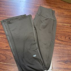 Alo Leggings $35