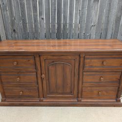Drexel 9-Drawer Dresser 