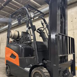 Doosan 2020 forklift, 3500 lb,3 stage, side shift 