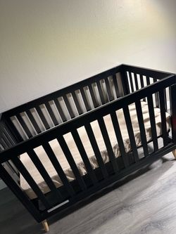 Delta Children Essex 4-in-1 Convertible Baby Crib, Ebony with Natural Legs