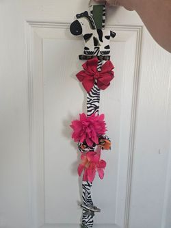 5 hair clips with holder. For 3