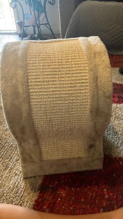 Cat  scratching box