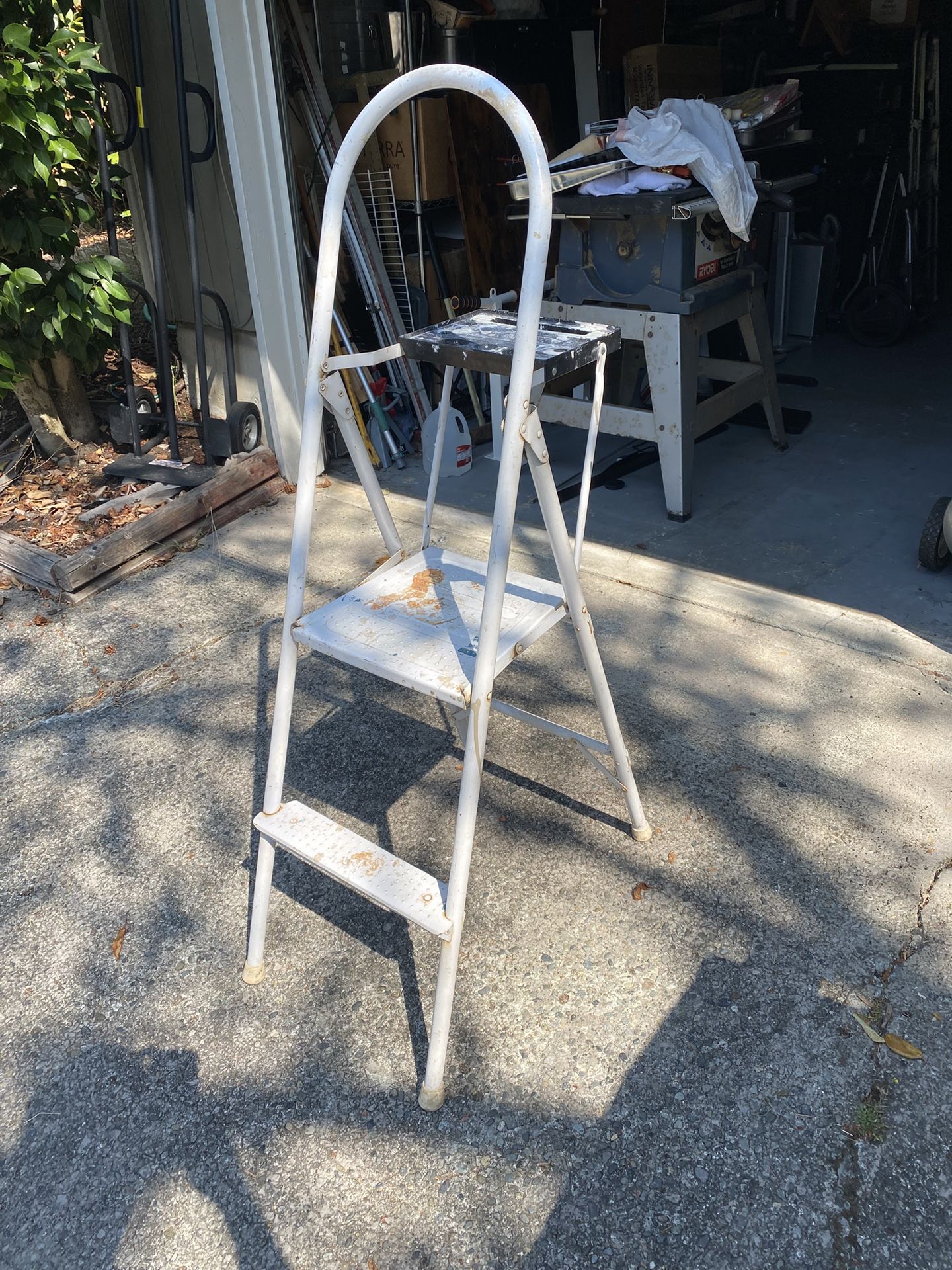 Metal 3-Step Folding Ladder with Tool Tray