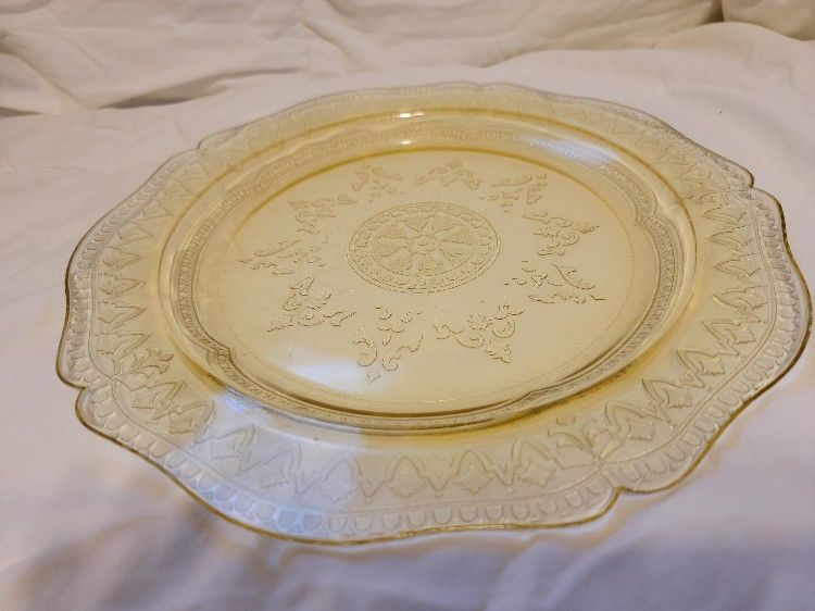 FEDERAL GLASS YELLOW DEPRESSION PATRICIAN "SPOKE" PATTERN 10 1/2" DINNER PLATE