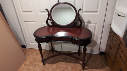 Bombay Vanity Table with Mirror