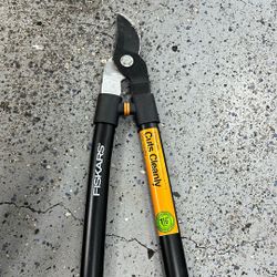 Fiskars Clippers 28” Bypass Lopper