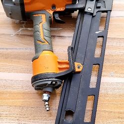 NEUMATIC NAILER. 