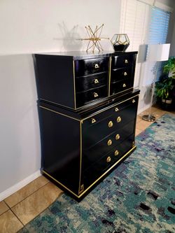 Art Deco Dresser Midcentury Hollywood Regency style black lacquer and gilt ten-drawer bachelors ches