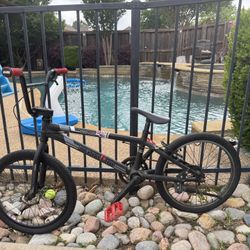 Haro top am bmx bike, bmx bicycle , black bmx bike. 20 inch , boys bike, boys bmx