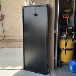 Tri-Fold Tonneau Cover