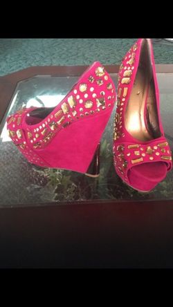 .:Pink Wedges w/ Gold Gems:.