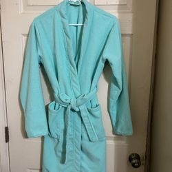 Blue Bathrobe With Pockets And Tie Waist. One Size Fits All. Brand New, Never Worn 