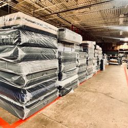 Queen Mattress ( Double Aides) Come With Free Box Spring - Delivery 🚚 Available