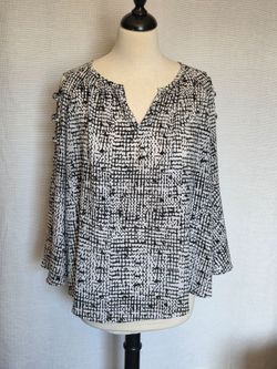 Jennifer Lopez 3/4 Bell Sleeve Peasant Style Top Cut Out Detail Black White Size Large