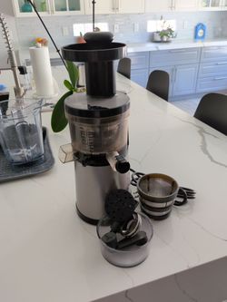Hurom Slow Masticating Juicer with Accessories