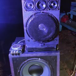 Bluetooth Amplifier 2 Channel 341 With
Power Supply And Speakers $75 By
Itself 50$
