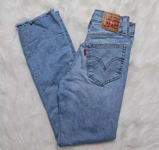 Levi's Straight Leg Wedgie Denim Jeans
Size 25