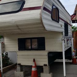Camper Trailer 8ft Bed 3300 OBO