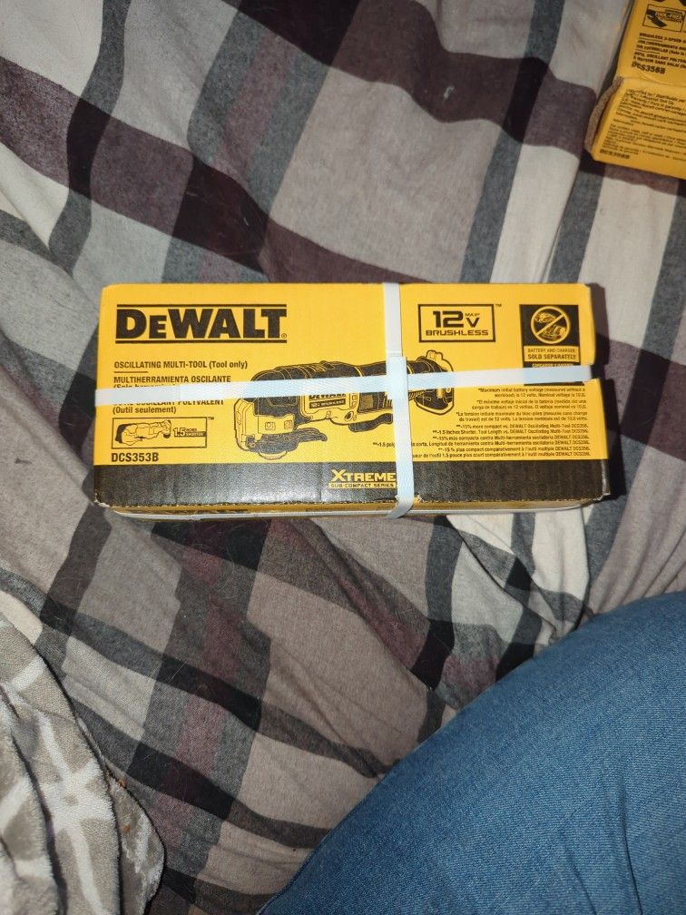 DeWalt Oscillating Tool (DCS353B) 12V