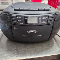 Jensen CD-545 Portable Stereo CD Player with AM/FM Radio Casette $15 FCFS