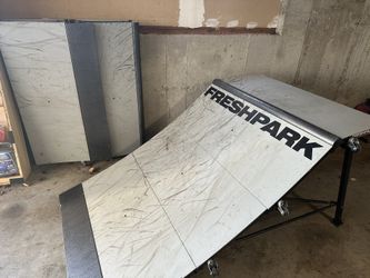 Set Of 2 Freshpark Skateboard Quarter pipes 