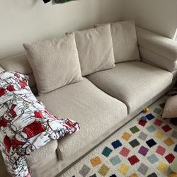 White Couch With 3 Throw Pillows