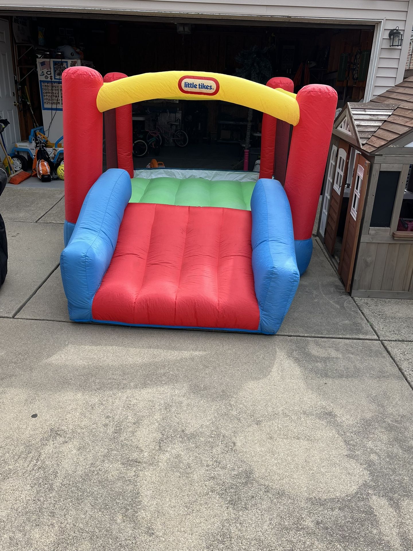 Little Tikes Bounce House 