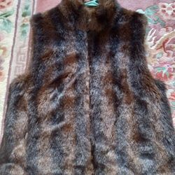 Coaco New York Faux Fur Reversible Vest Size Medium