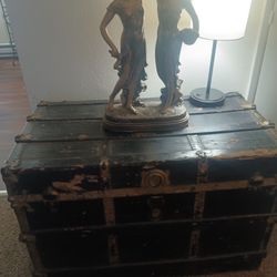 Old Trunk & Statue Decoration