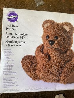 3-D Bear Pan Set