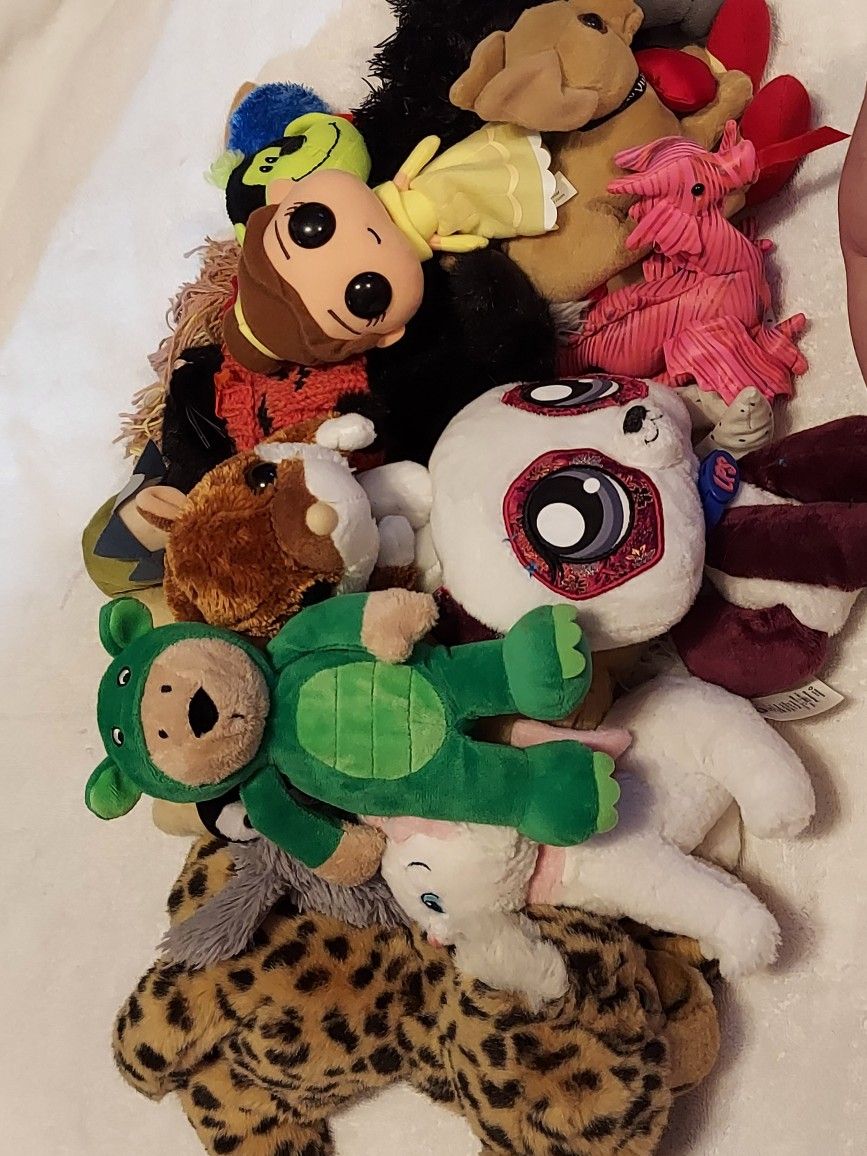 Huge Stuffed Animal Plush Lot