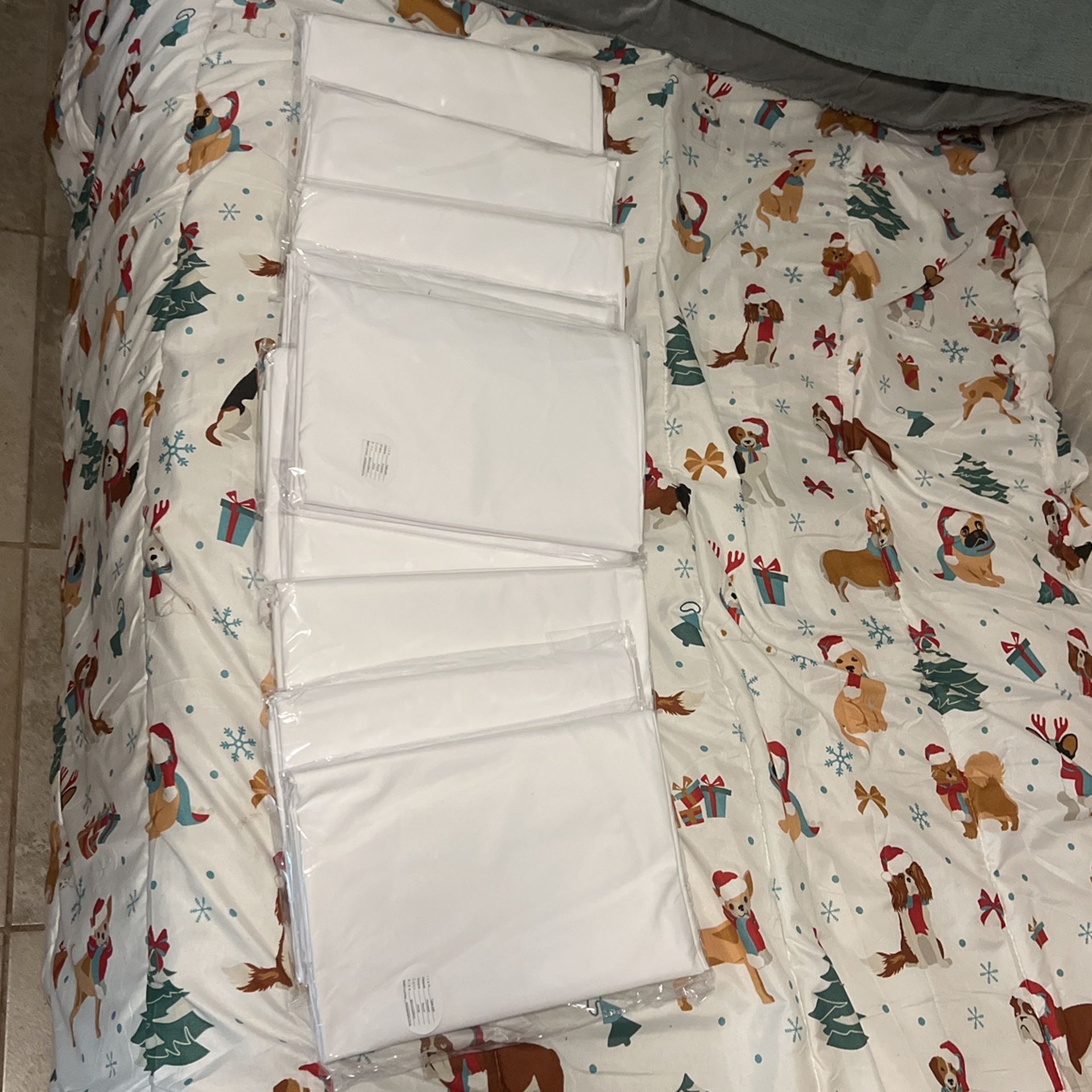 White Round table Cloth