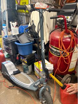 Razor E300 electric scooter NEW BATTERY  & NEW CHARGER