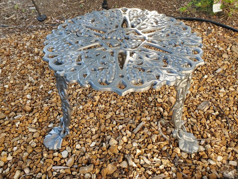 Antique Vintage Victorian Grape Vine Cast Iron Patio Table