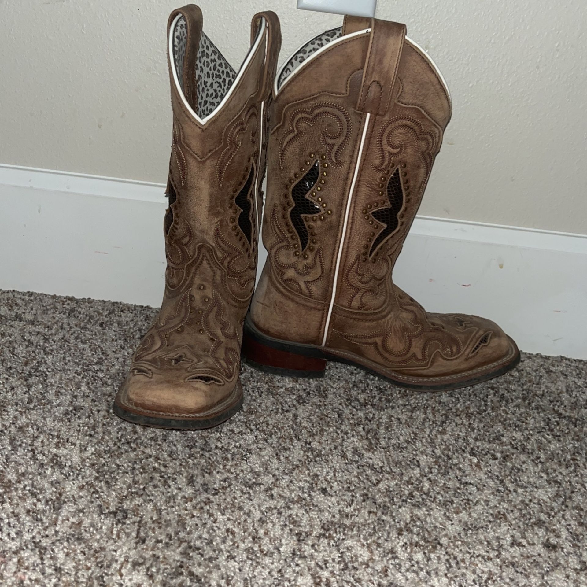 Botas Laredo Size 6 Y 7 Mujer $ 25