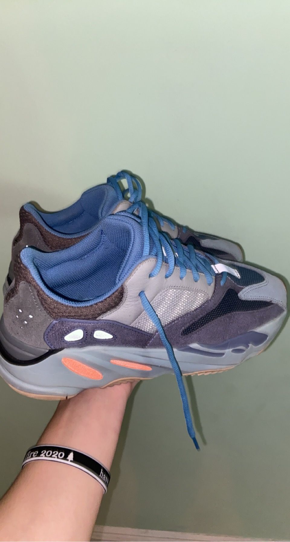 Yeezy 700 Carbon