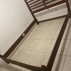 Bedroom Set – Solid Wood Bed Frame, Dresser & Nightstand (Matching Set)  Queen Size 