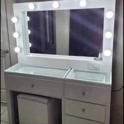 Small/medium Vanity 🙏 Gray Or White 