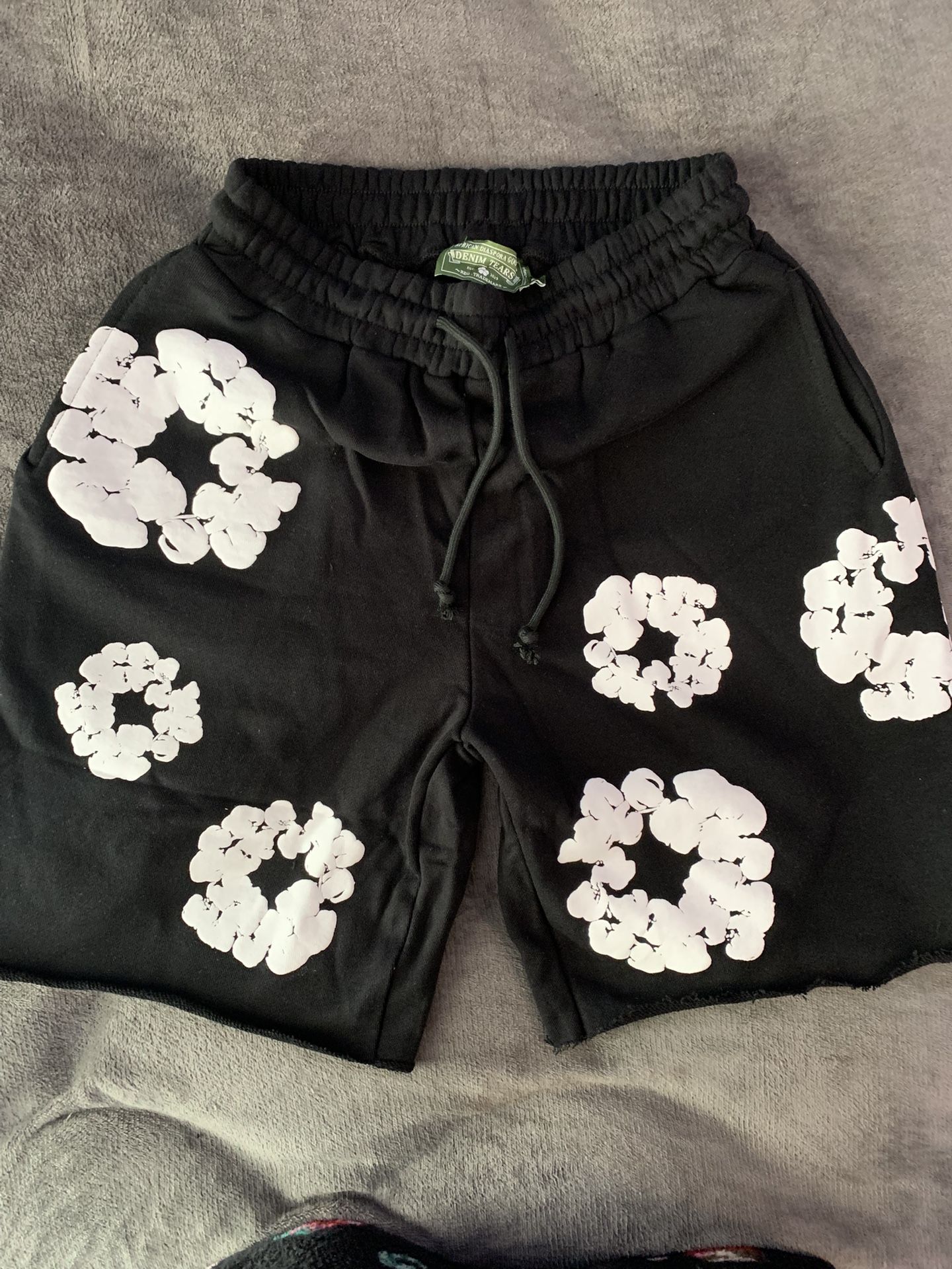 Black Denim Tear Shorts SIZE M