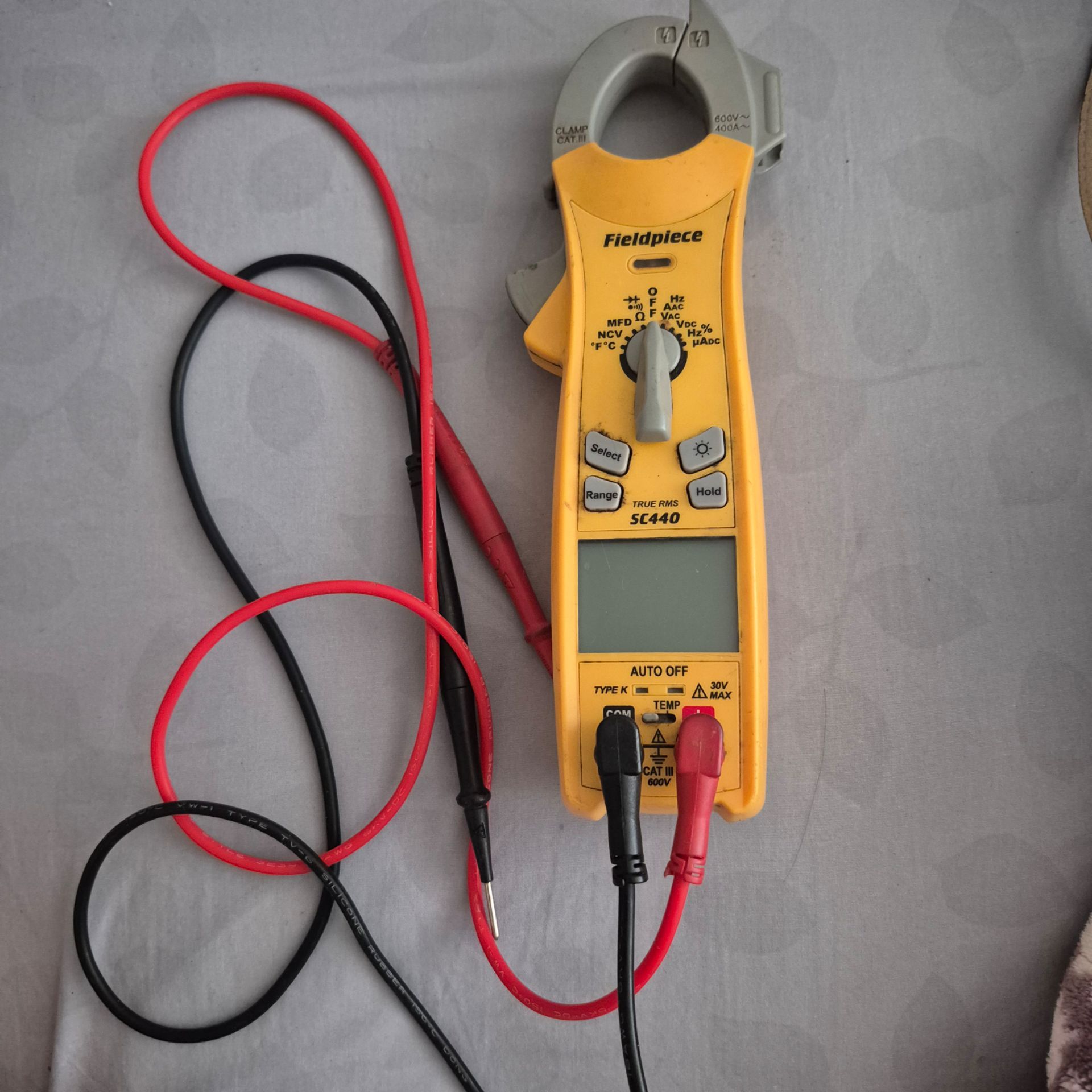 Digital clamp meter
