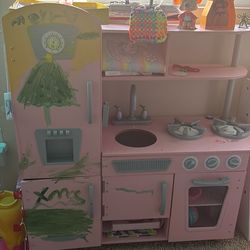 Free kids kitchen pink