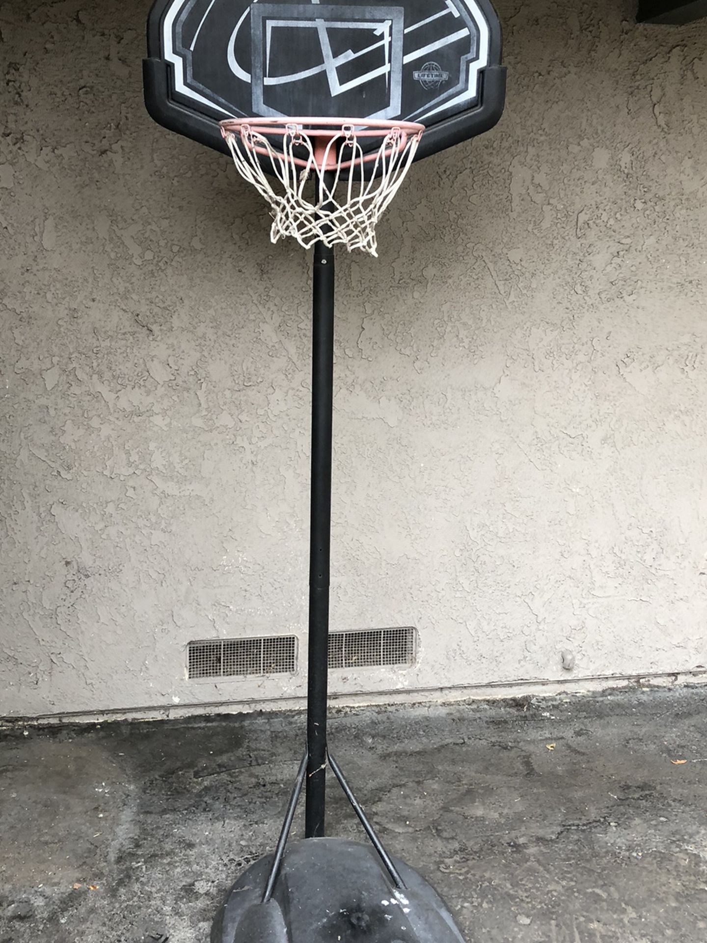 Portable Basketball Hoop .