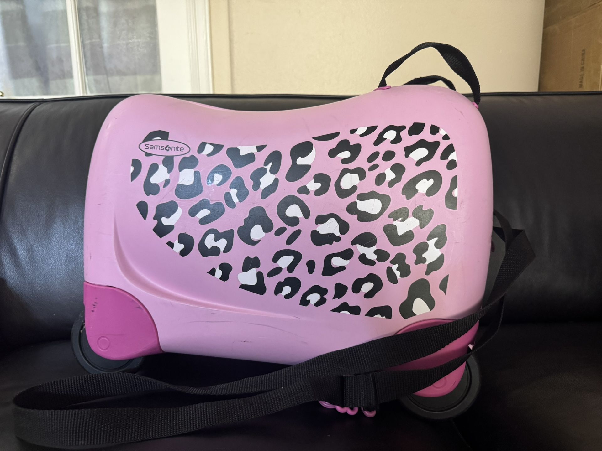 Samsonite Pink Kid Ride On luggage