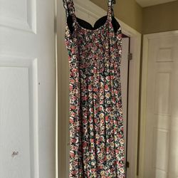 Women’s Medium Size Summer Dress