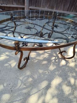 Oval crystal coffee table