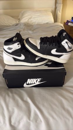 Nike Men's Air Jordan 1 Retro High OG Shoe