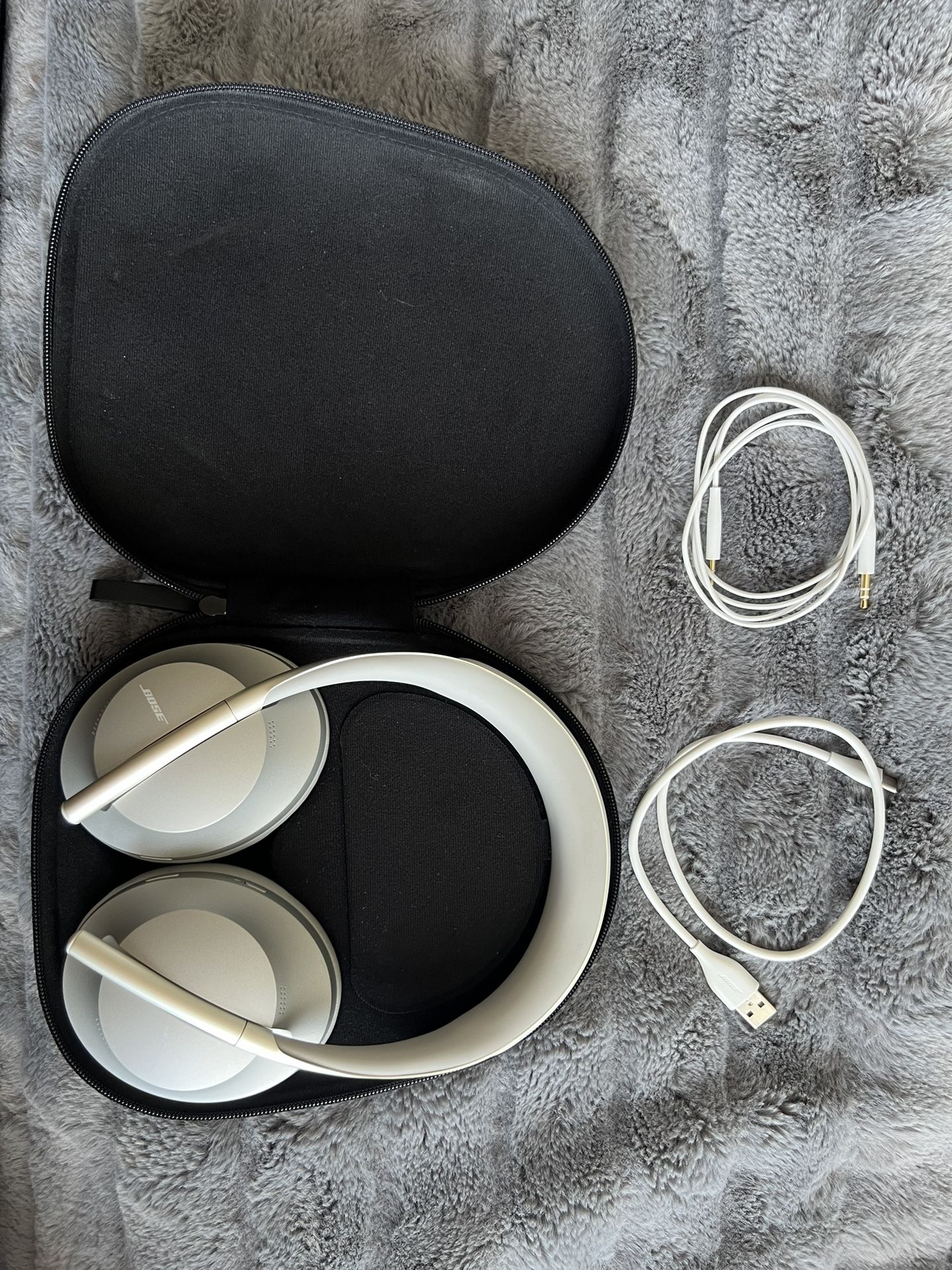 BOSE Noise Cancelling Headphones 700