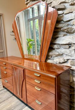 Gorgeous Vintage Miami Deco Revival Vanity Dresser with or without Fan Mirror – Excellent Condition