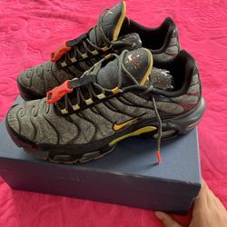 Clean Green Nike Shoes 